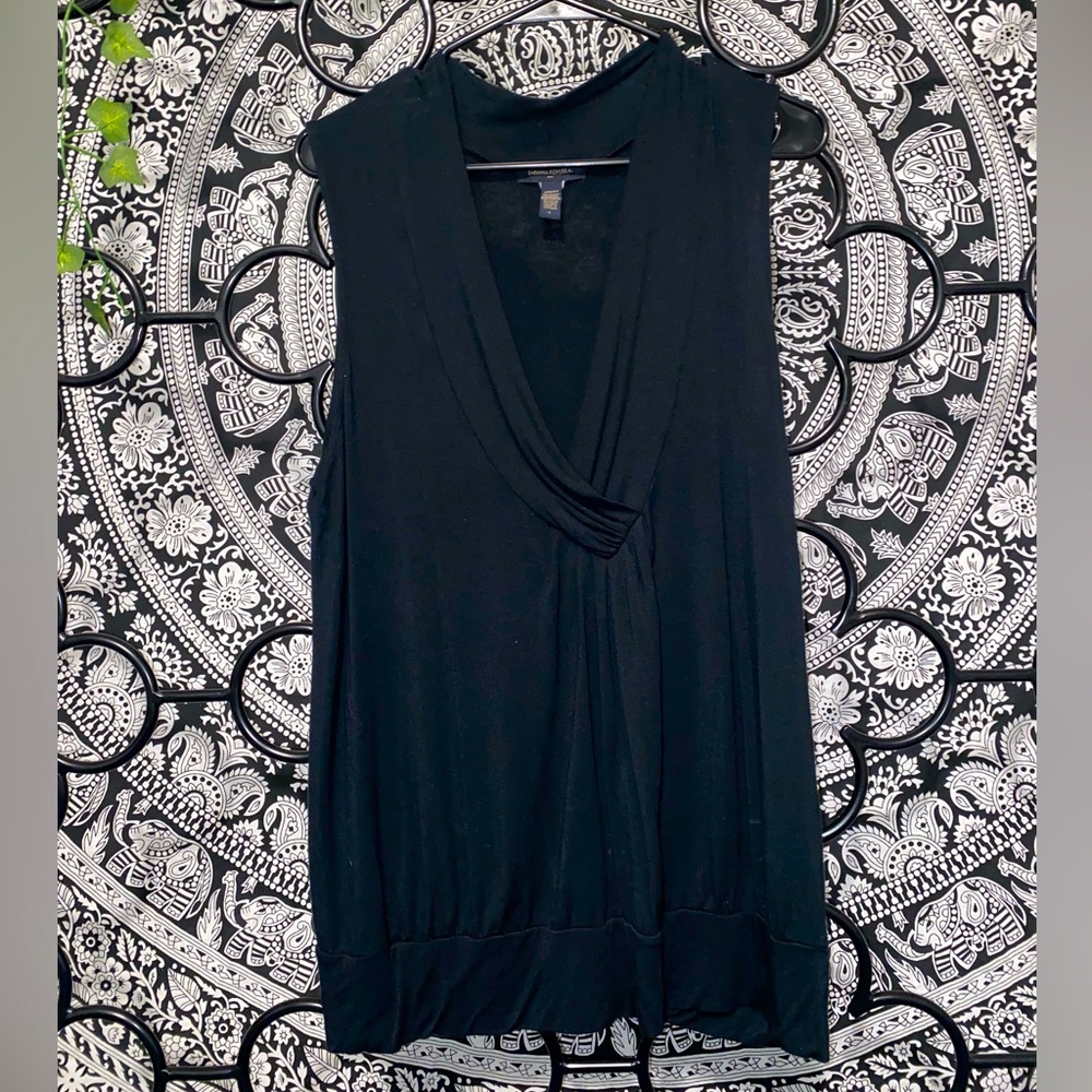 Black Banana Republic women’s v neck blouse